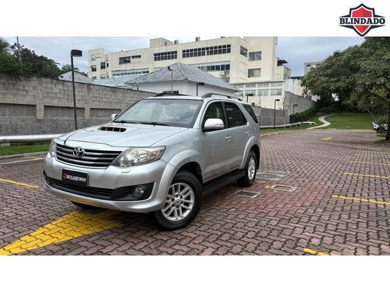 TOYOTA HILUX SW4 3.0 SR 4X4 16V TURBO INTERCOOLER DIESEL 4P AUTOMÁTICO TOYOTA HILUX SW4 3.0 SR 4X4 16V TURBO INTERCOOLER DIESEL 4P AUTOMÁTICO